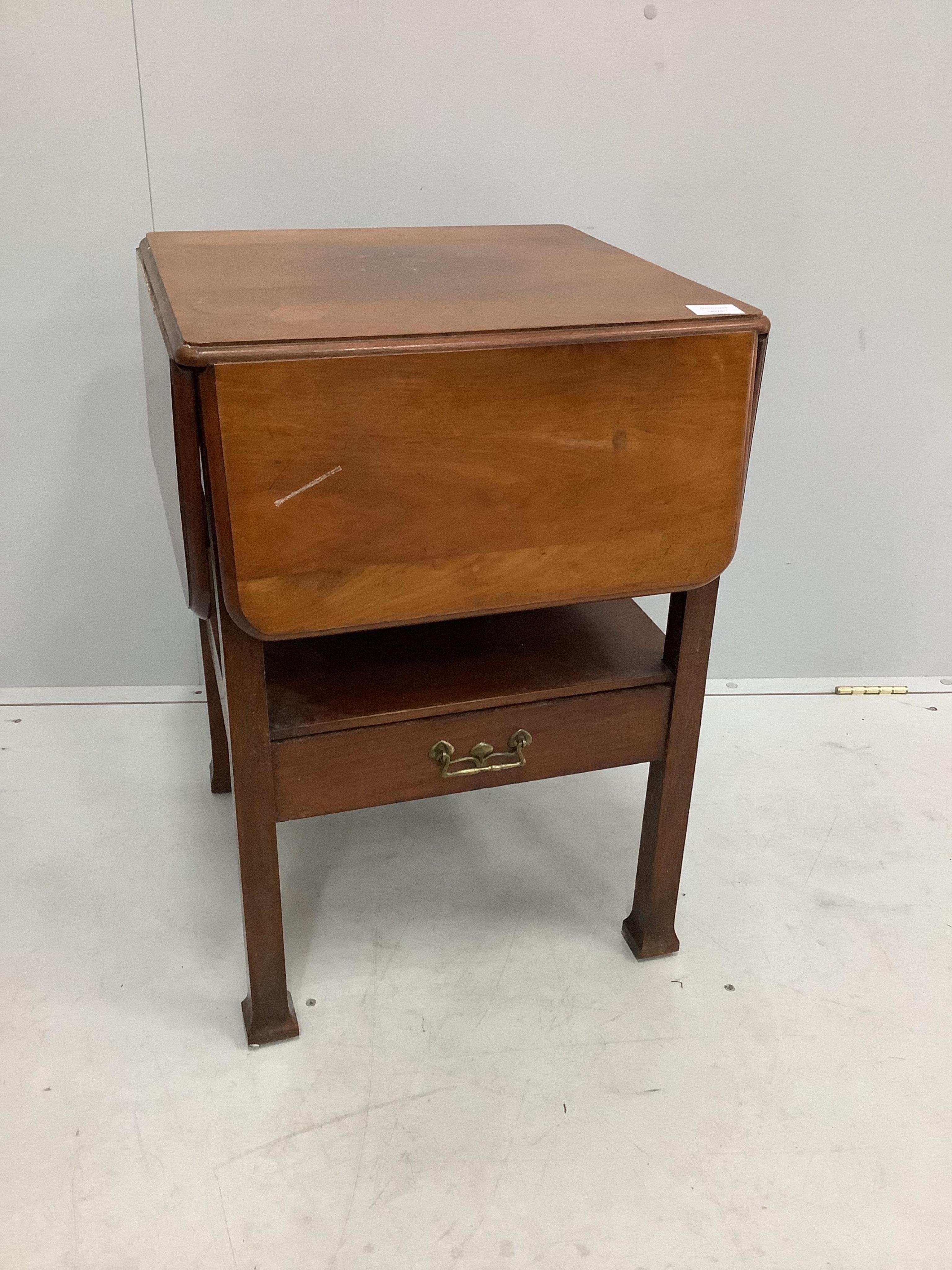 A late Victorian mahogany drop flap occasional table, width 89cm extended, height 69cm. Condition - fair